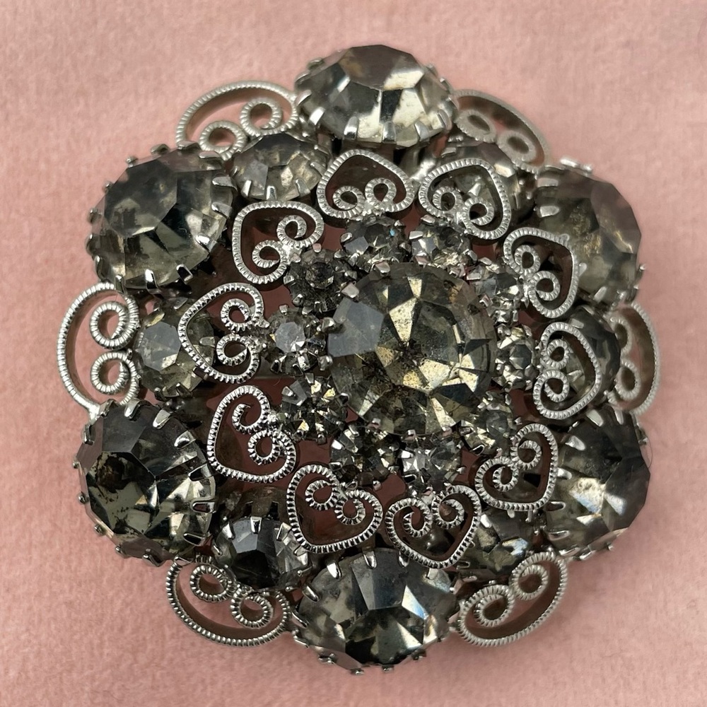Vintage Rhinestone Brooch with Clear Stones in Silver-Tone Filigree Setting